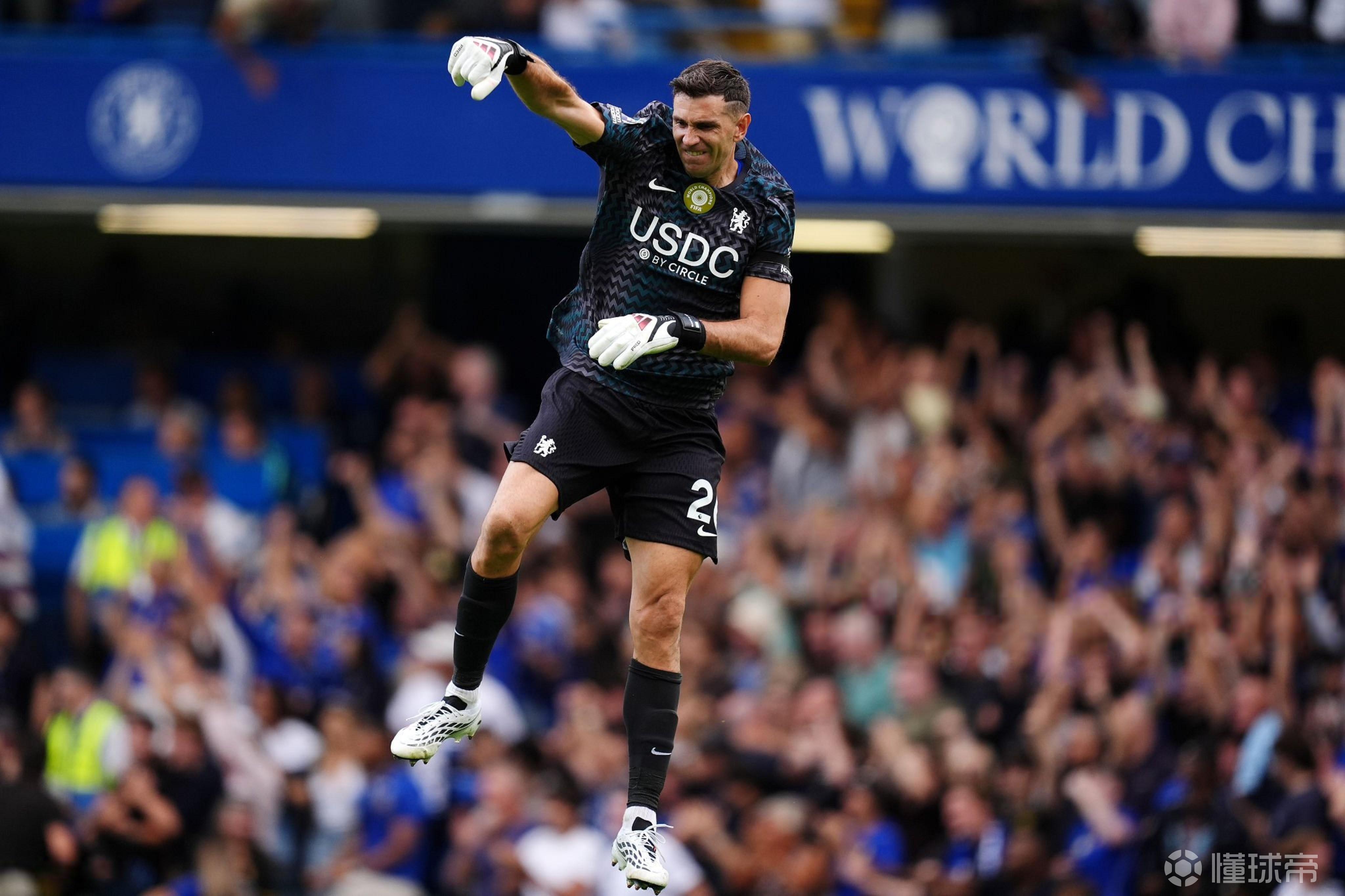 大马丁切尔西首秀：35次长传送2次关键传球，4次扑救丢掉3球