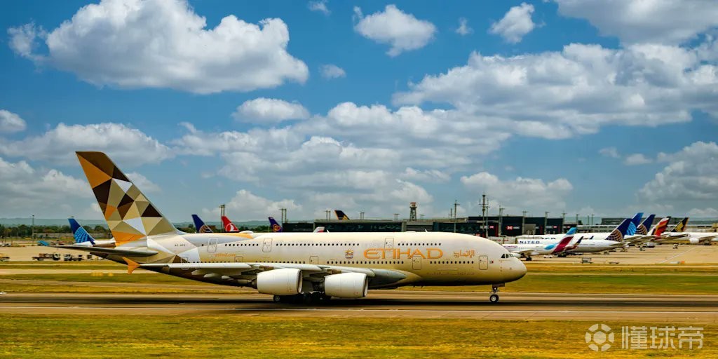 记者：阿提哈德航空考虑起诉英超，已聘请美国知名律所